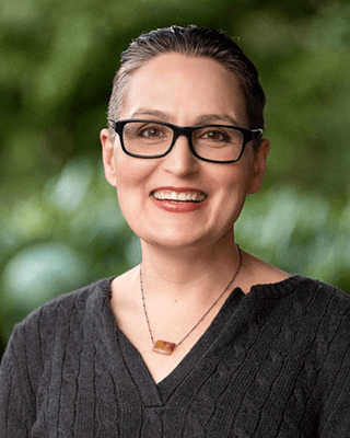Jenna DeVore, LCSW, trauma-informed therapist in Honolulu, Hawaiʻi